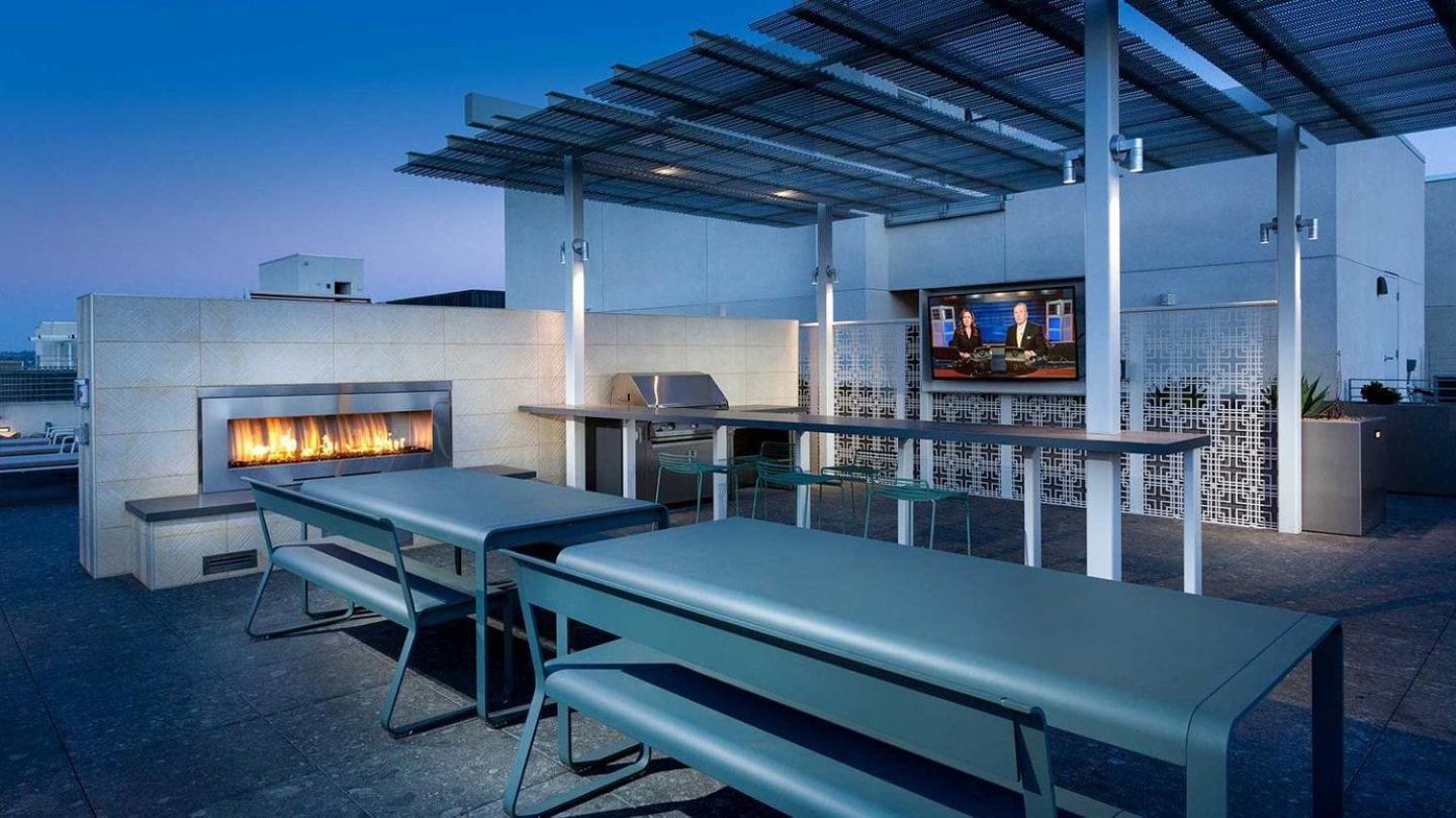 Trendy 2bd Haven In Hollywood! Parking & Pool Apartment *