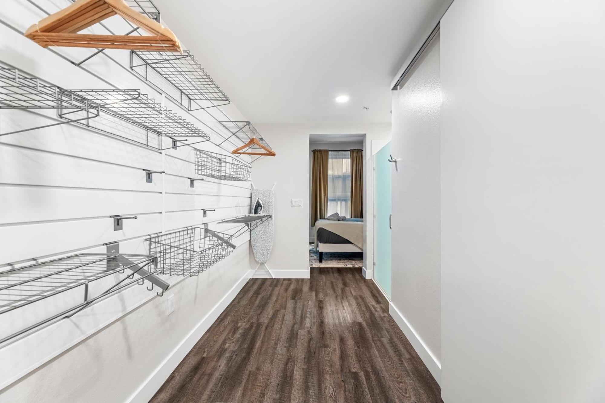 Apartment Trendy 2bd Haven In Hollywood! Parking & Pool