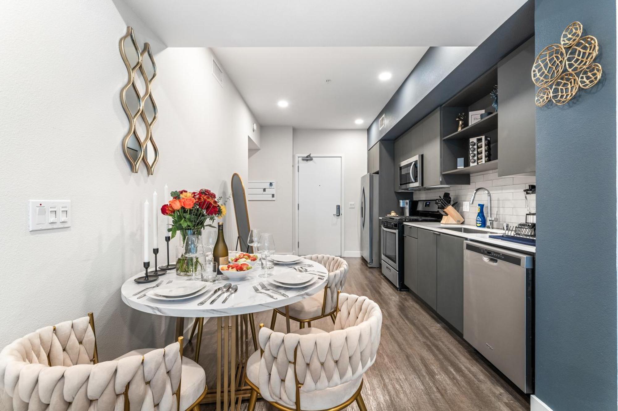 Trendy 2bd Haven In Hollywood! Parking & Pool *
